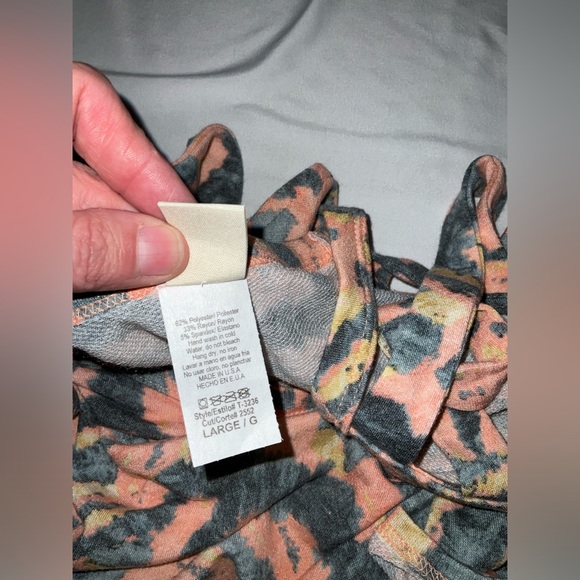 Stylish boutique tank top in size large with a fun print - never worn - summer! - Picture 3 of 8